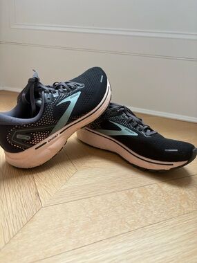 Brooks Womens Ghost 14 Black - Pearl - Peach Size 9.5